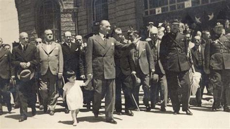 Mustafa Kemal Atatürk Biyografisi: Hayatı, Başarıları ve Mirası