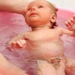 Yeni Doğan Bebeğin Banyosu