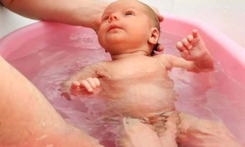 Yeni Doğan Bebeğin Banyosu